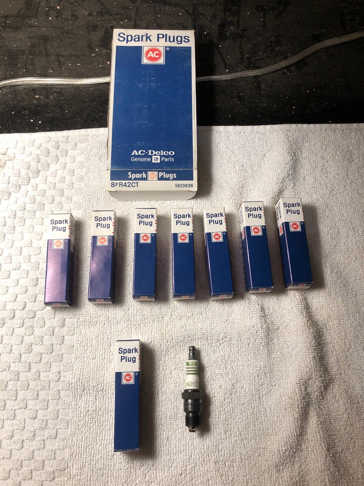 8 NOS Ac R42CT Green Ring Spark Plugs OEM 5613938