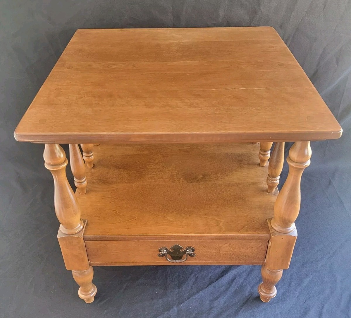 Ethan Allen Early American Solid Wood Maple Birch End Table 10