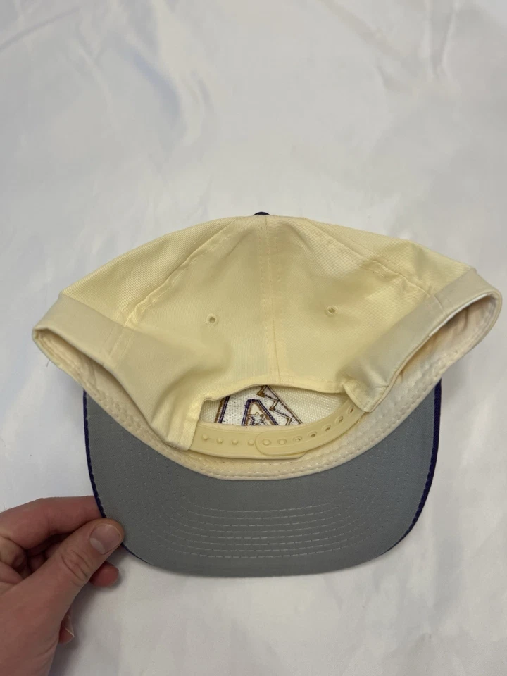 Vintage MLB Arizona DiamondBacks Logo 7 SnapBack White Hat Cap Purple Bill - Image 4 of 4