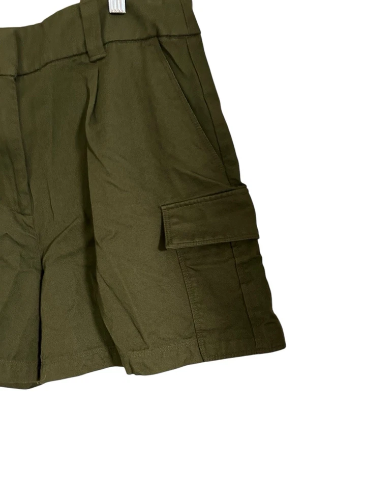Shorts Old Navy 2.0 Feminino Tamanho 14 Elástico Exército Verde Bolsos de Carga Casual - Imagem 2 de 4
