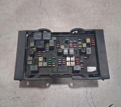 Couvercle De Boîte à Fusibles OEM Pour GMC Yukon / Chevrolet Silverado 2007-2013 - Occasion, Référence 1176789