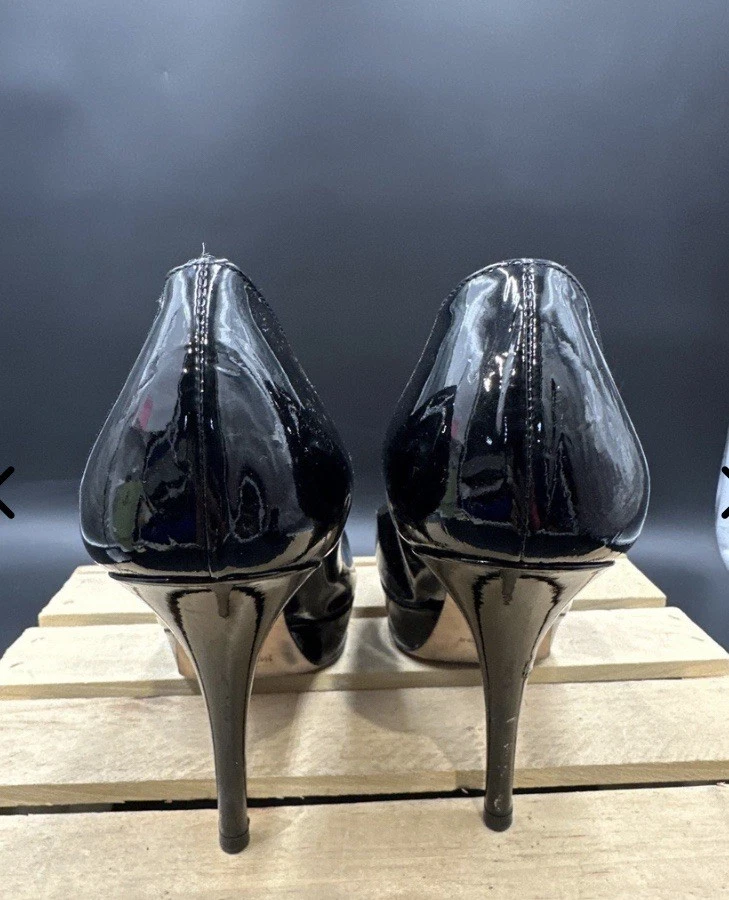 Bombas de couro YSL - Imagem 2 de 4