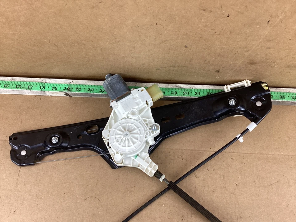 BMW 328i 2007-2013 regulador de ventana de puerta delantera derecha con motor 7140588 OEM Foto 2 de 4