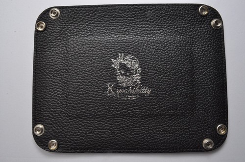 Sanrio Hello Kitty x X-Japan YoshiKitty Cuero Accesorio Bandeja Estuche - Imagen 5 de 16