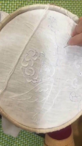 Elegant sheet in pure cotton with embroidery flowers and carved handmade - Picture 2 of 12