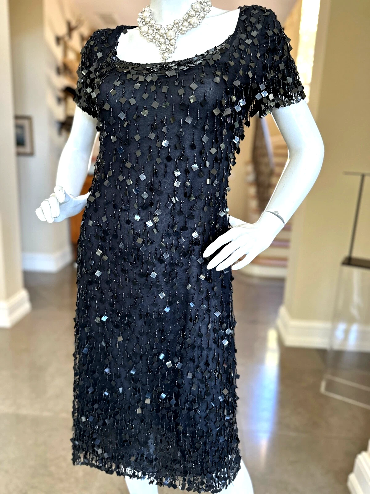 Abito da cocktail Valentino vintage anni 90 nero con frange paillettes perline