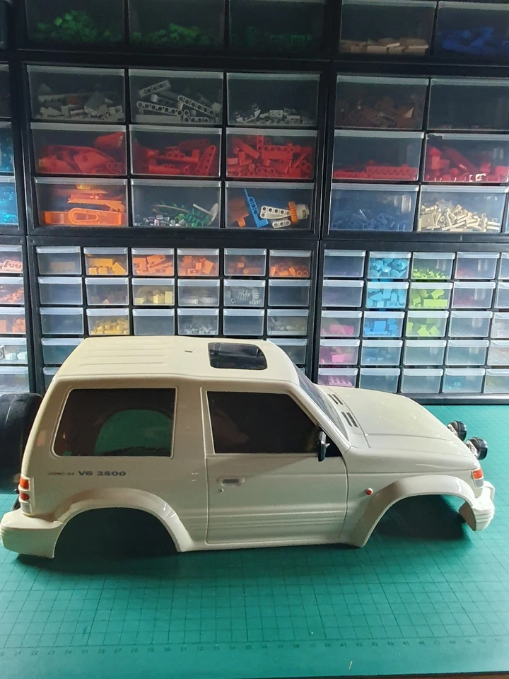 Tamiya Karosserie Mitsubishi Pajero mit Beleuchtung - Bild 3 von 4