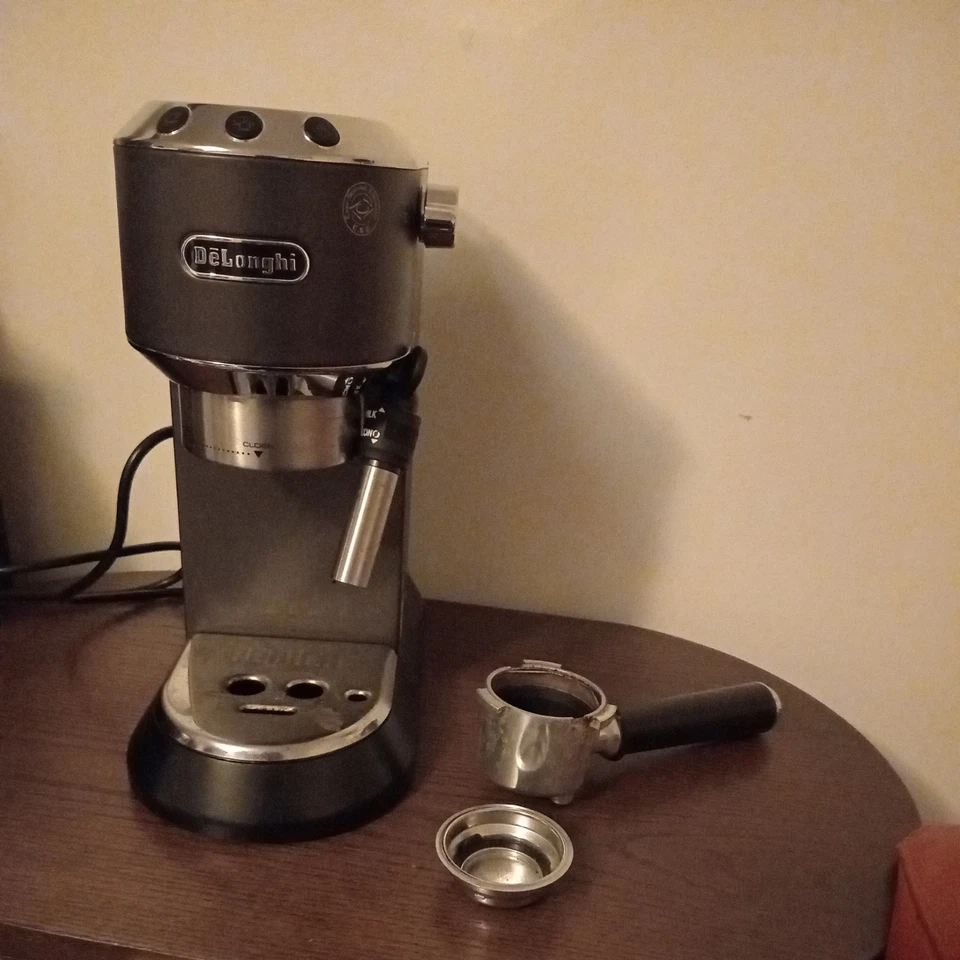 De'Longhi Dedica Style EC 685.BK, photo 1 of 5