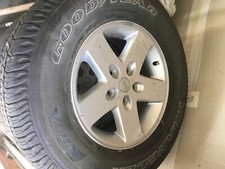 2015 Jeep Oem Wheels And Tires Set Of Five 17in