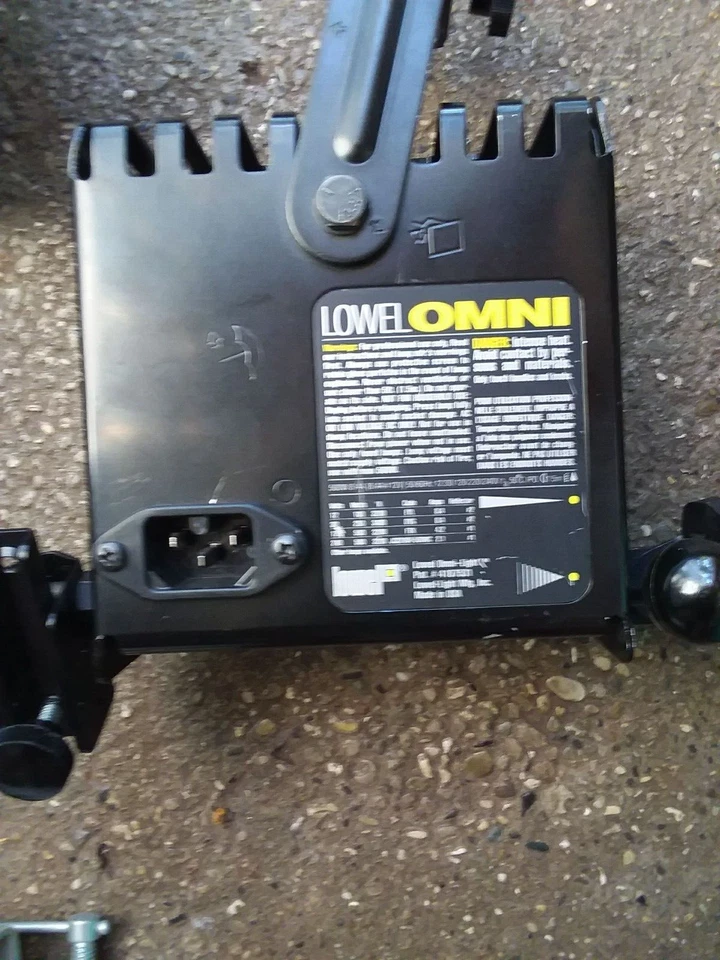 Lowel Omni Light 500W 8.4A 12V 50/60Hz - 8 disponibles Foto 2 de 4