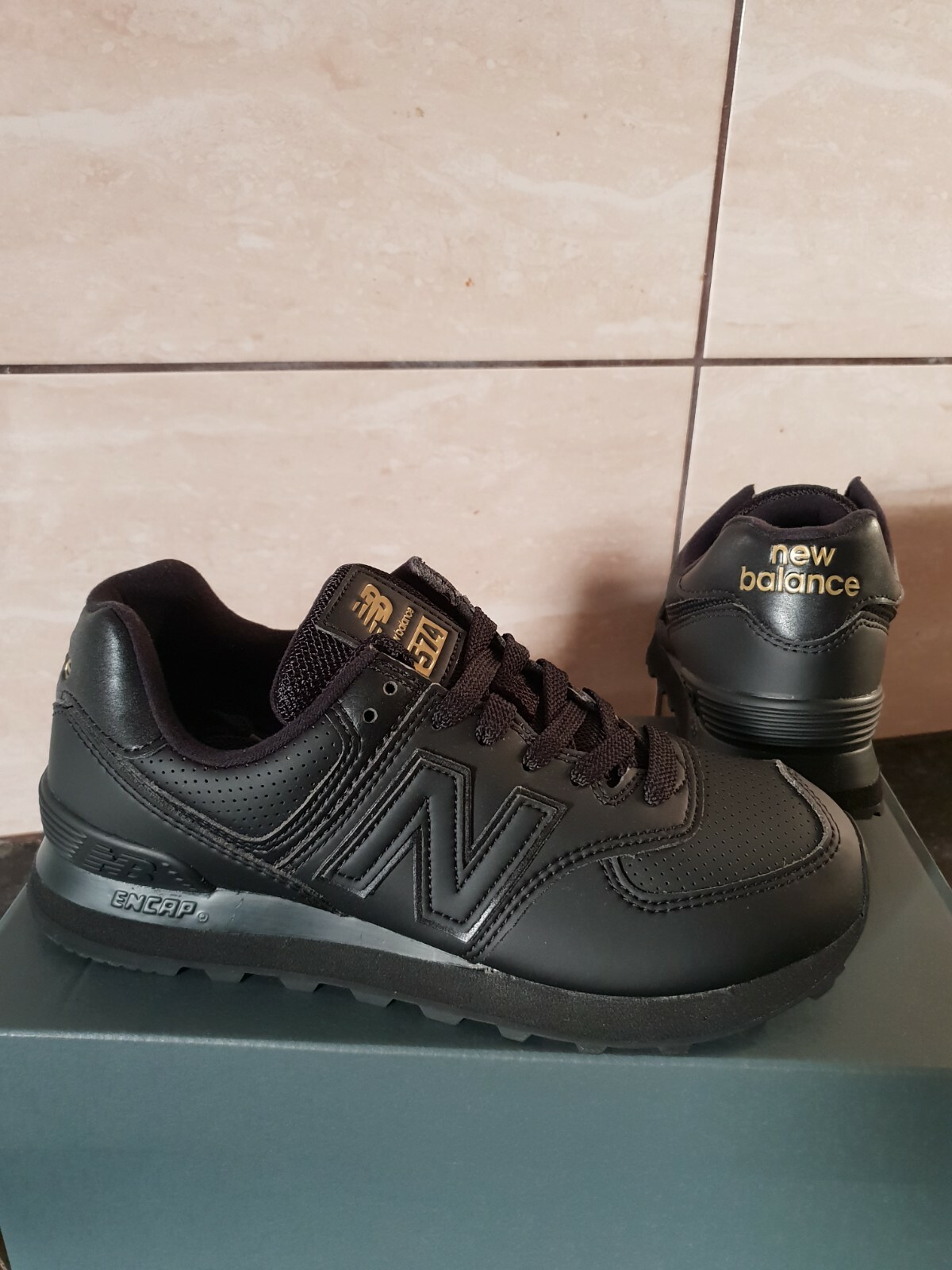 Sijpelen demonstratie ademen Women's New Balance Trainers All Leather Black/Gold Exclusive RRP £110 |  eBay