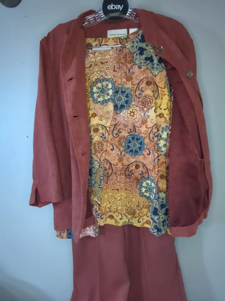 Calça ALFRED DUNNER Feminina 3 Peças Terno Canela 8P Blazer 12 Camisa Grande - Imagem 2 de 4