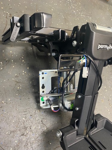 Permobil M1 power leg rest and footplate assembly elevating and articulating leg - Picture 2 of 6