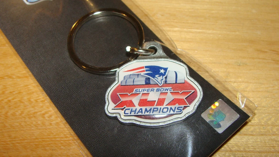 NFL New England Patriots Logo Keychain 2015 Super Bowl 49 XLIX Champions Chain - Image 2 of 2