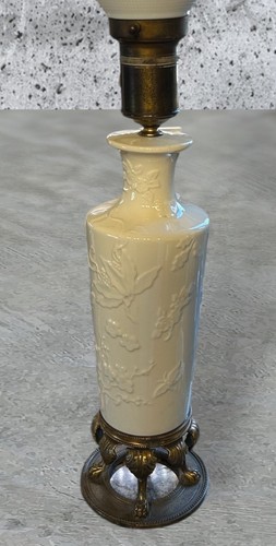 VINTAGE LENOX? WHITE CERAMIC ART NOUVEAU TABLE LAMP WORKS - Picture 3 of 7