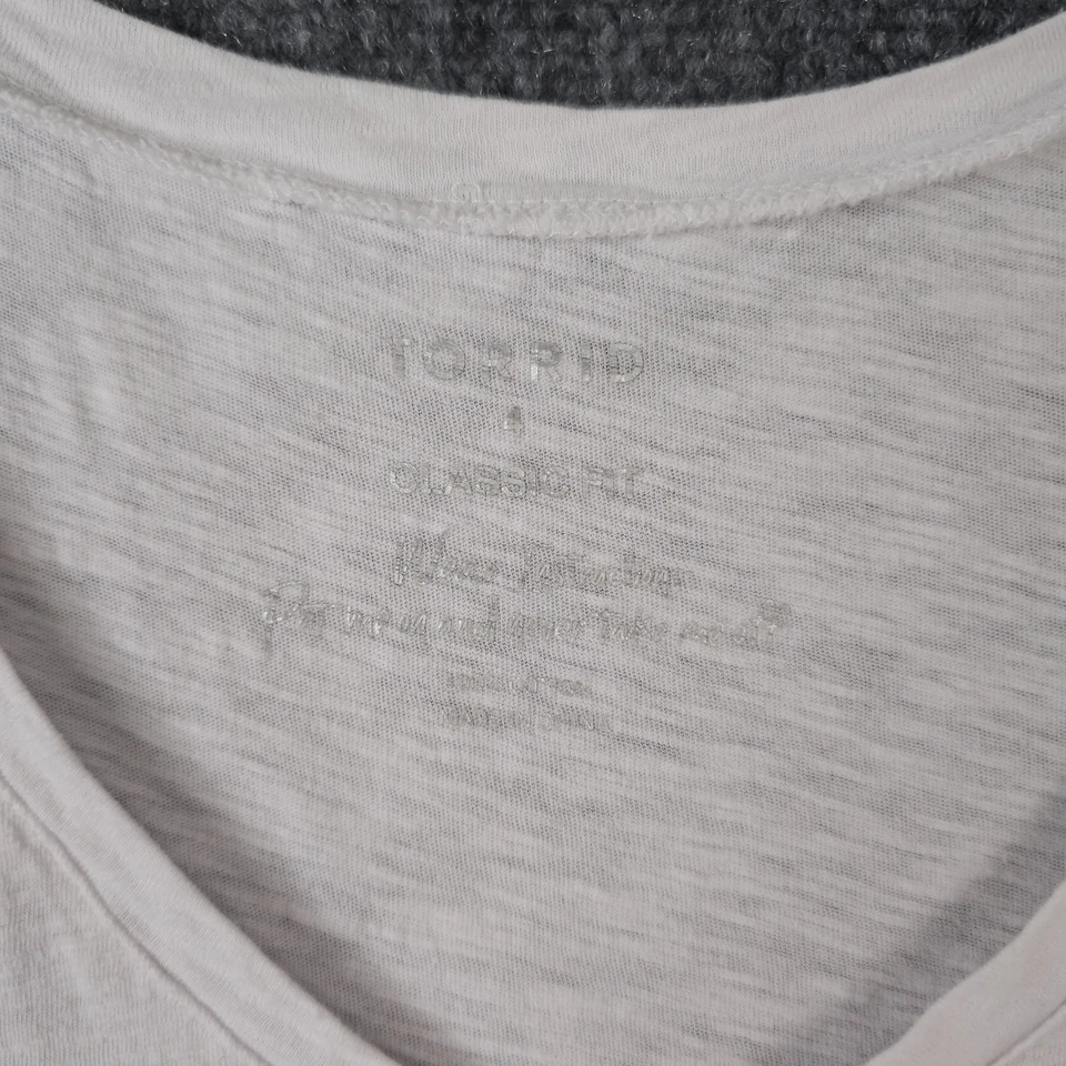 Camiseta sin mangas Torrid para mujer 4 4X Plus blanca Heritage Slub puesta de sol cuello en V sin mangas Foto 3 de 4