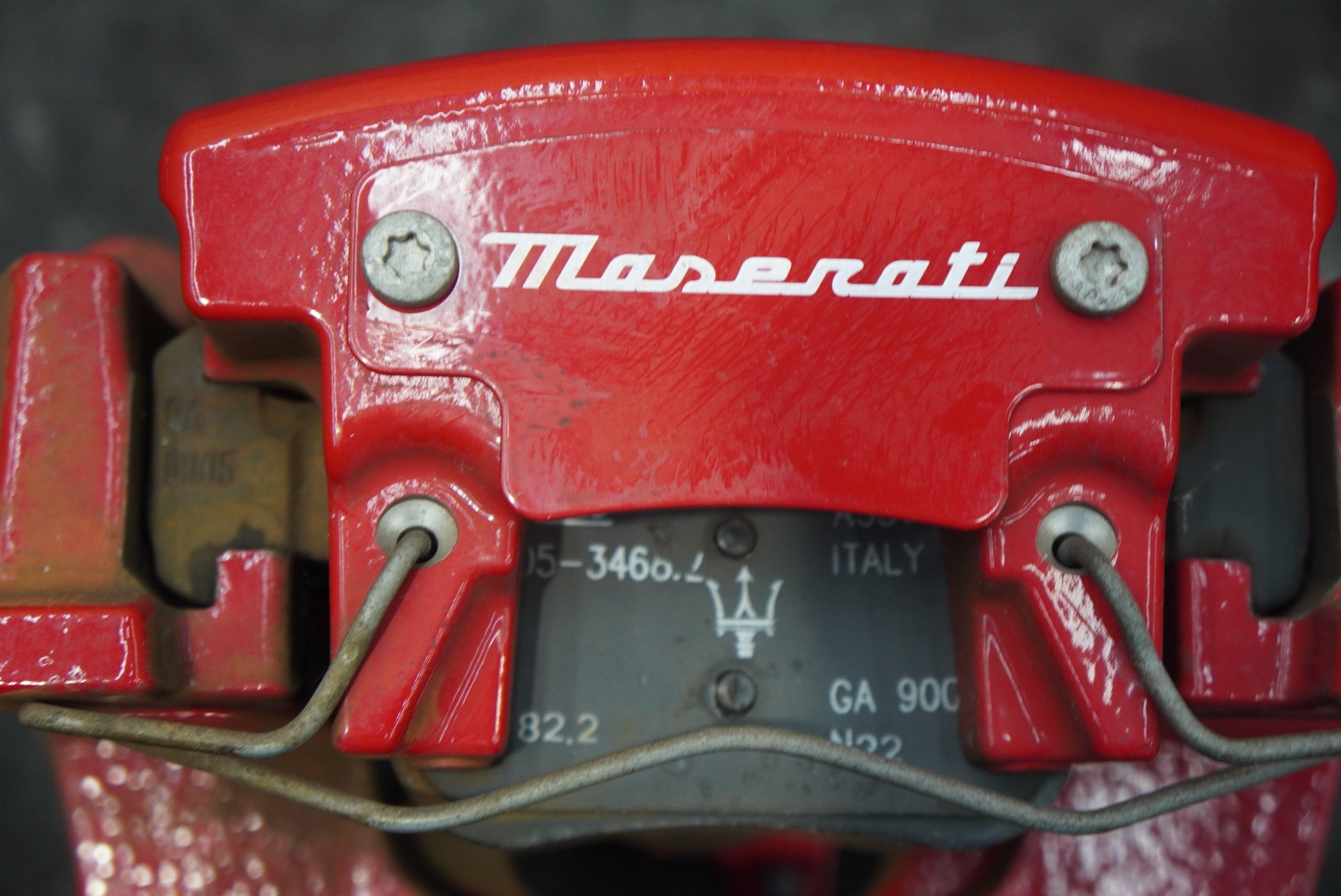Rear Right Brake Caliper & Bracket Red 673013276 Maserati Grecale Modena 2023