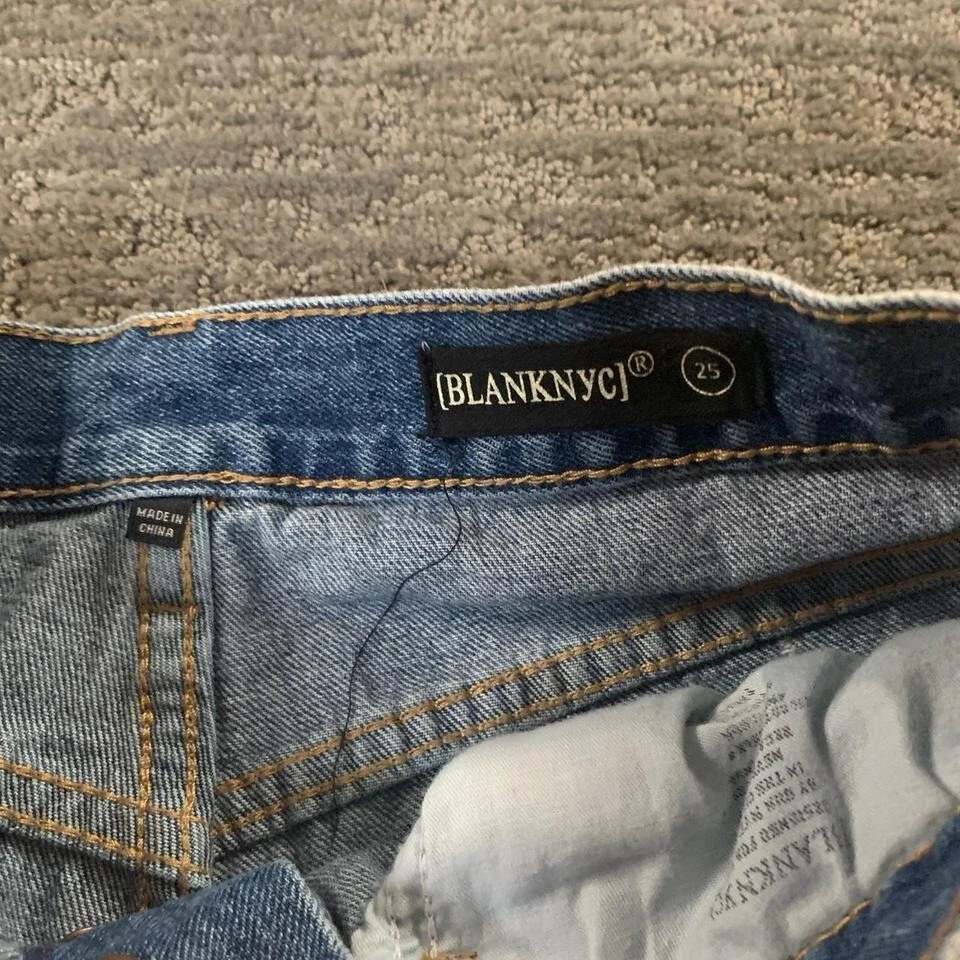 Shorts jeans desgastado com bainha desgastada e corte cru #grungevibes - Imagem 2 de 3