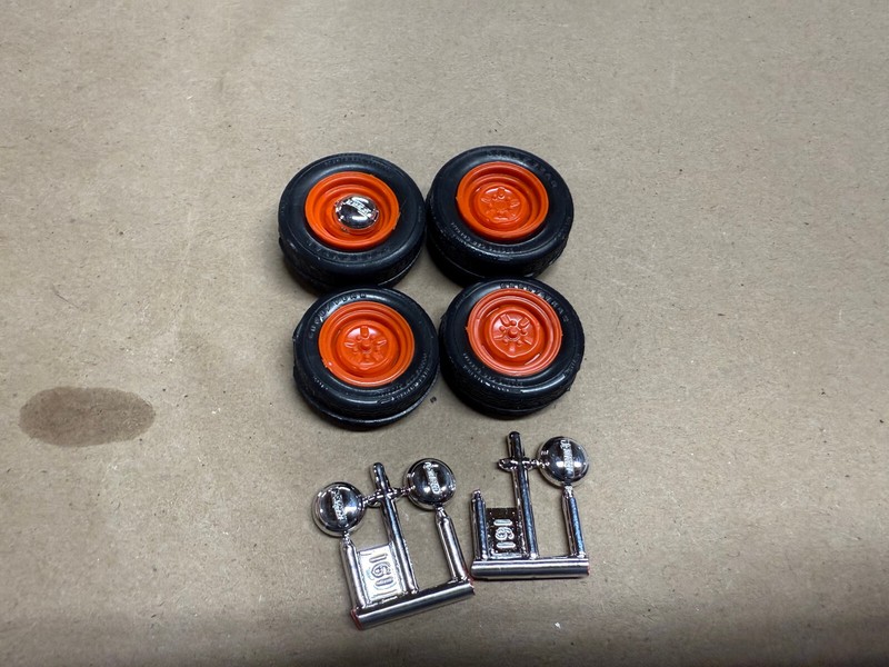 Street Rod Steel Wheels & Ford Caps Staggered Tires Revell 1/25 Scale Hot Set