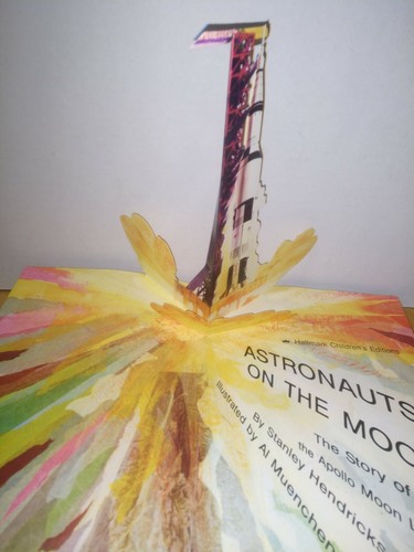 VTG Astronauts on the Moon Hallmark Pop UP BOOK Space Apollo 1970s Singapore A+ - Picture 5 of 12