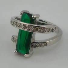 925 Sterling Silver Green Emerald-Cut CZ Loopy Band Ring Size 7.5