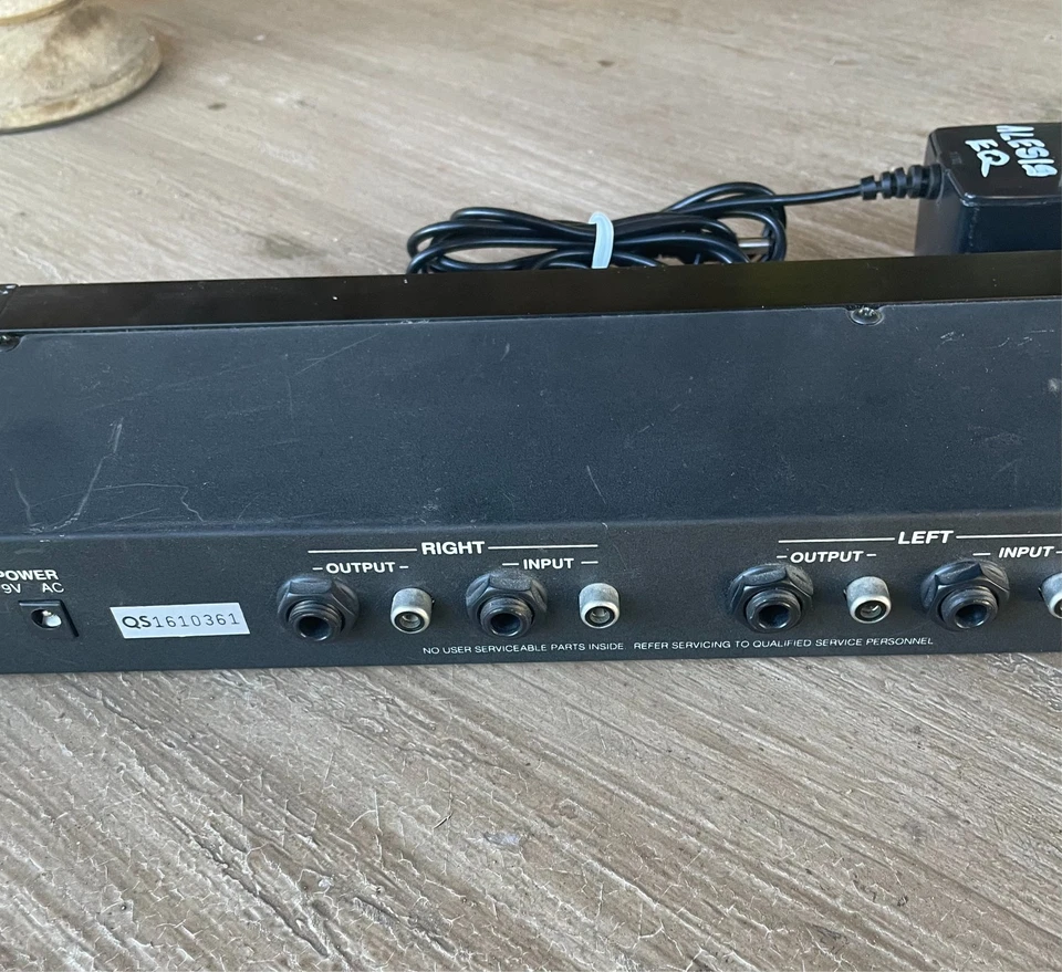Alesis M-EQ230 Dual 1/3 Octave Precision Equalizer. No issues. With power supply - Image 3 of 4