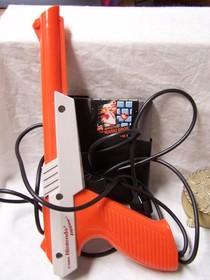 Nintendo NES Super Mario Bros Duck Hunt Game Bundle with Zapper Gun and Sleeve