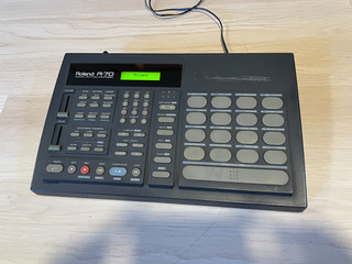 Roland R 70 R70 Human Rhythm Composer Weird Problems and Rough Condition! Read