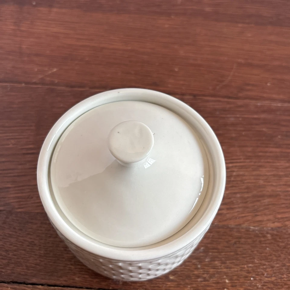 Oneida Majesticware Basket Weave Sugar Bowl w/lid White - Image 2 of 4