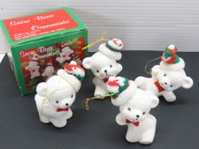 Vintage Snow Bears Knitted Hats Ornaments Ceramic Porcelain W / Box  Polar D3659