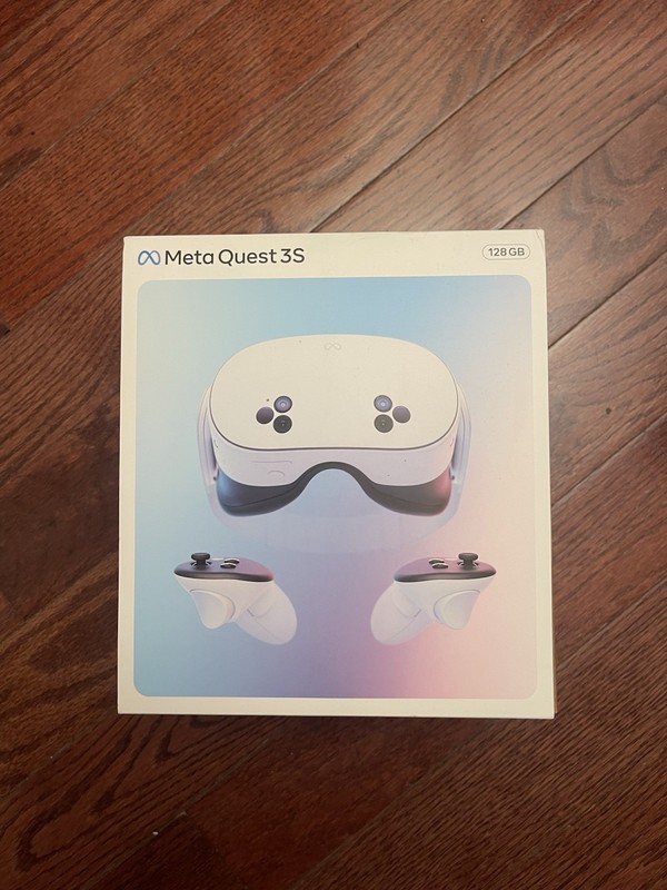 Meta Quest 3S Standalone VR Headset w/ Controllers 128GB White/Black USB-C