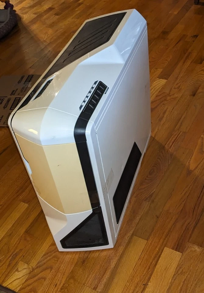 NZXT Phantom ATX Full Tower Gehäuse weiß PHAN-001WT - Bild 2 von 4