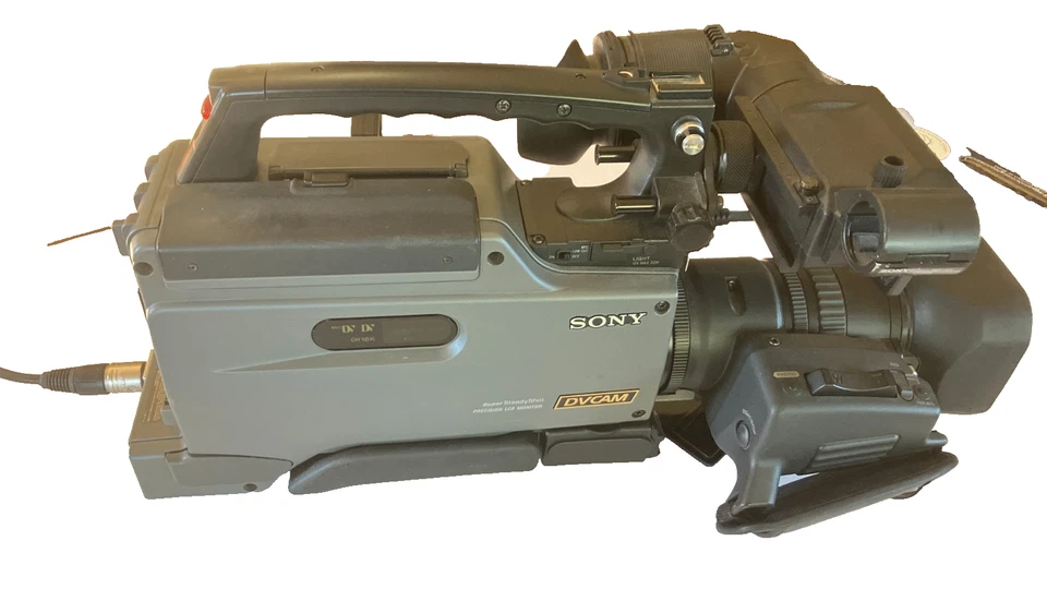 Sony DSR-250 DVCAM Camcorder with, mic, tape loading mechanism does not work - Image 4 of 4