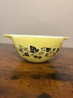 VTG PYREX Black On Yellow GOOSEBERRY Cinderella Mixing Bowl #442, 1 1/2 QT