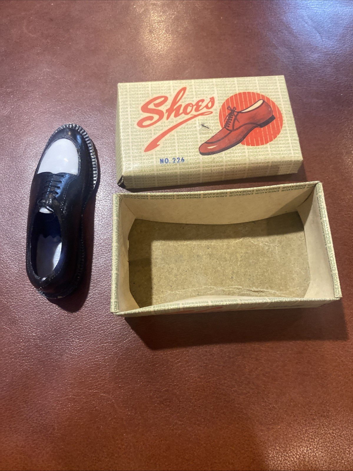 Scatola miniatura scarpe Endeavor vintage n. 226