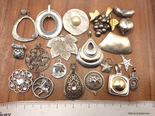 Vintage-Now 20 Piece All Silver Tone Pendants Charms Craft Wear Jewelry Lot #4
