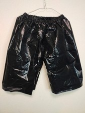 Schwarze glänzende PVC Kunststoff kurze Hose Shorts Regenhose Vinyl