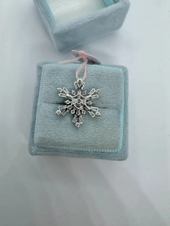 0.94Ct Round Cut Moissanite Snowflake Pendant 14K White Gold Plated Free Chain - Image 3 of 4