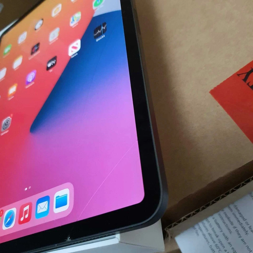 APPLE iPad Pro (2020) - 256 GB, 11" Space Grey (MXDC2B/A) (crack on screen) - Image 3 of 3