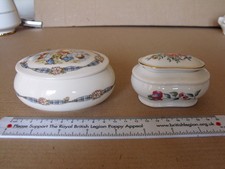 Zwei Wedgewood Schmuckschatullen mit Deckel,