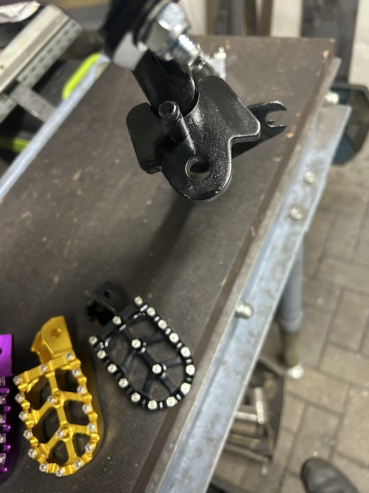 Simson CNC Fußrastenträger mit Seitenständeraufnahme, in allen Farben - Bild 3 von 3