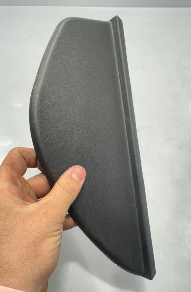 2006-2011 HYUNDAI ACCENT RIGHT DASH CAP TRIM PANEL P/N 84726-1E000 GENUINE OEM - Image 2 of 4