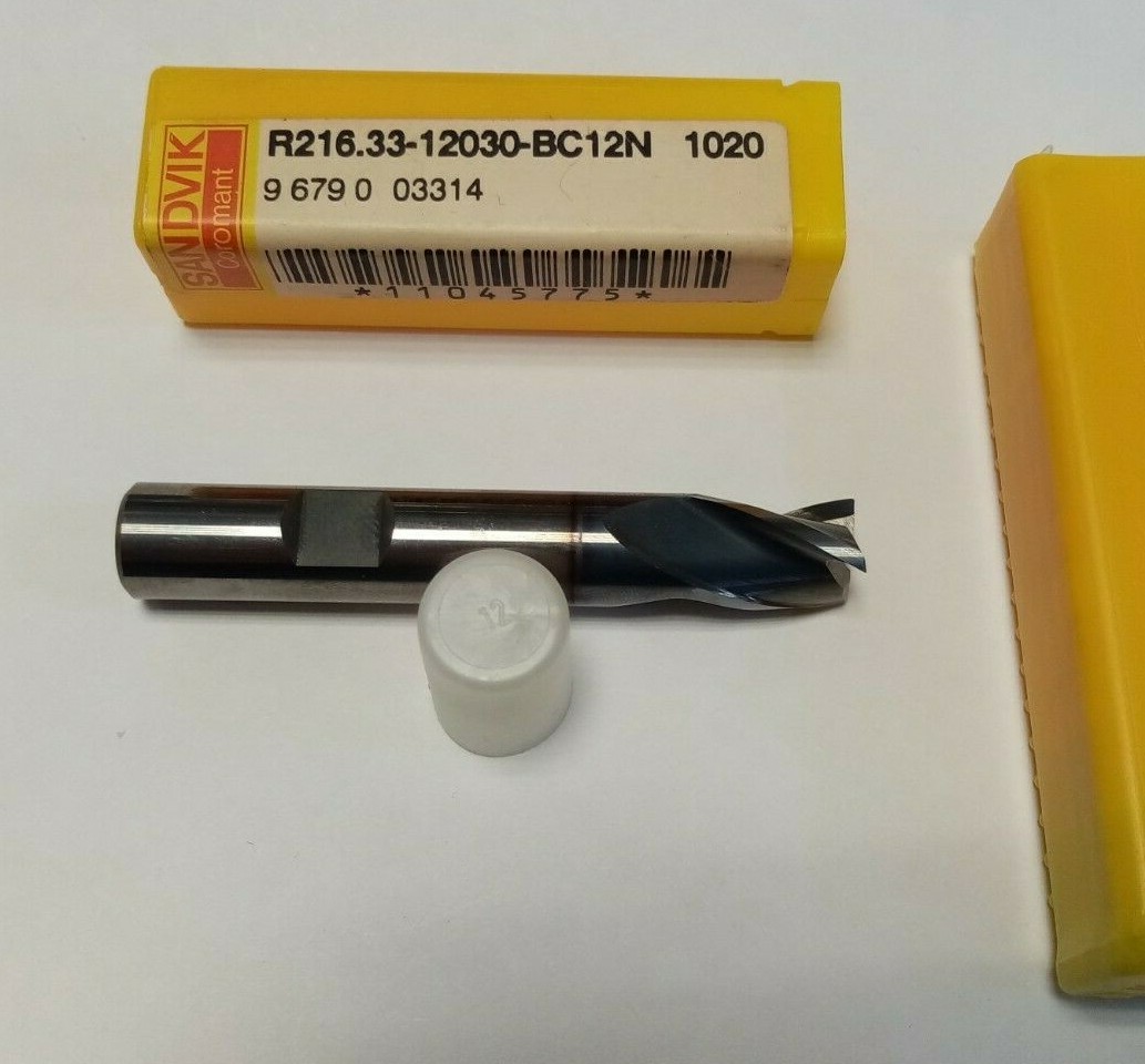 Fraise carbure 3 dents Ø 12 mm R216.33 série courte pour usinage épaulement