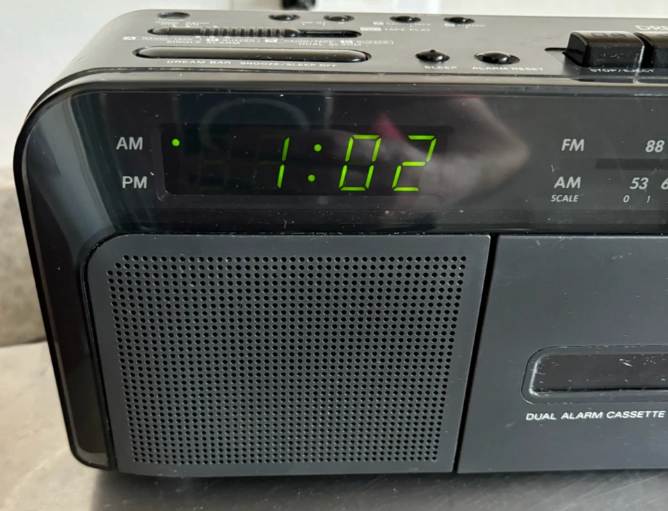 SONY ICF-C600 DREAM MACHINE DUAL ALARM CASSETTE PLAYER DIGITAL CLOCK AM/FM RADIO - Image 4 of 4