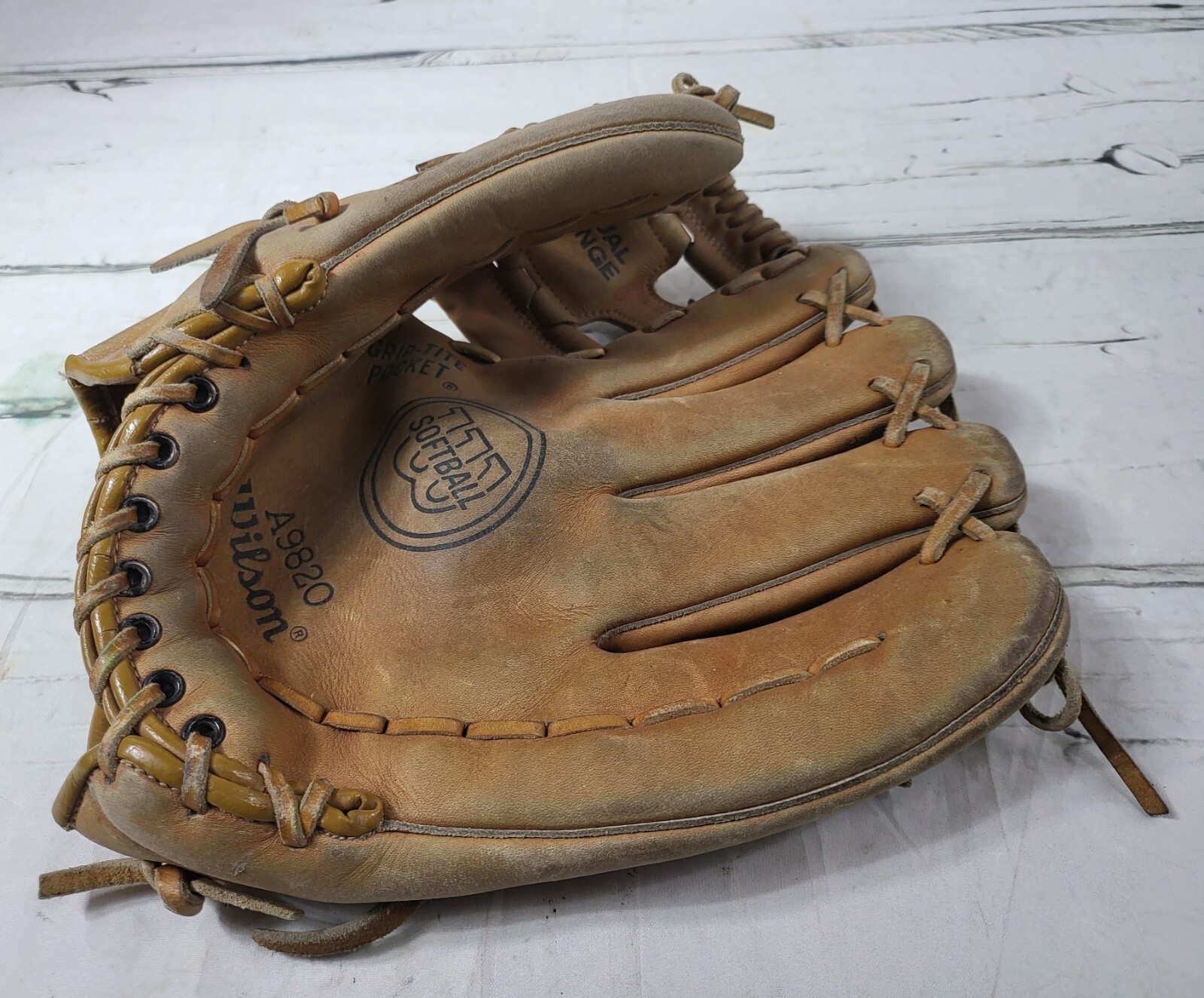 Wilson RH Throw Dual Hinge GripTIte Pocket A9820 Softball Glove eBay