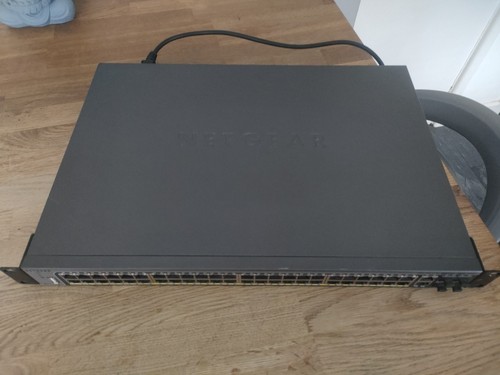 Netgear ProSafe M4100-50G-POE+ 48x 1GbE PoE+ +2x 1GbE +4x Shared SFP Port Switch - Afbeelding 3 van 4
