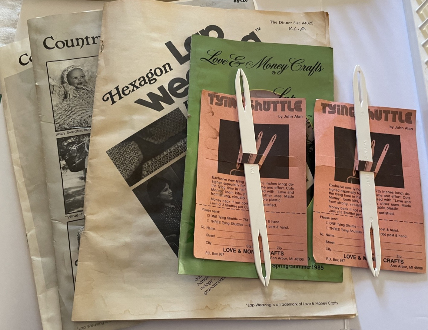 LOVE & MONEY  WEAVING LOOM - JOHN ALAN - 32 PIECES + 2 SHUTTLES & INSTRUCTIONS