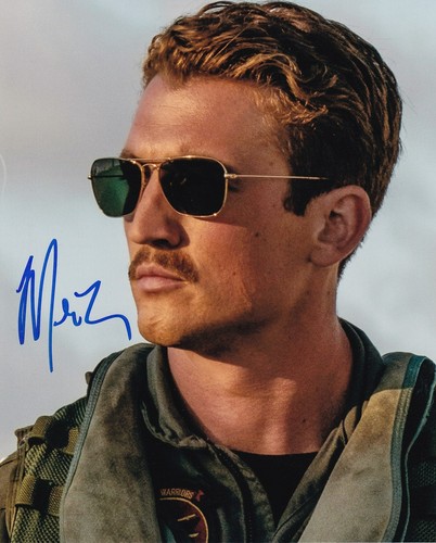 MILES TELLER signed Autogramm 20x25cm TOP GUN in Person autograph ACOA