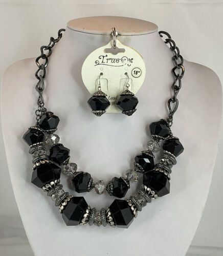 Black Plastic Bead Chunky Necklace With Earrings - Picture 1 of 4