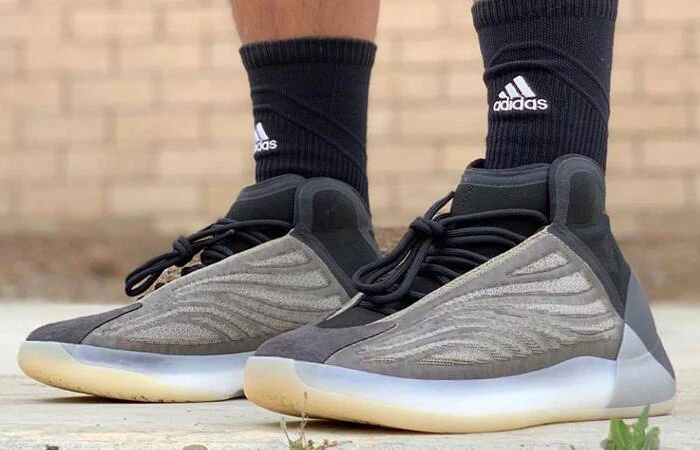 Adidas Yeezy Boost Quantum Bario Taglia UK8 5 US9 EU42 2 3 Stile di vita nero